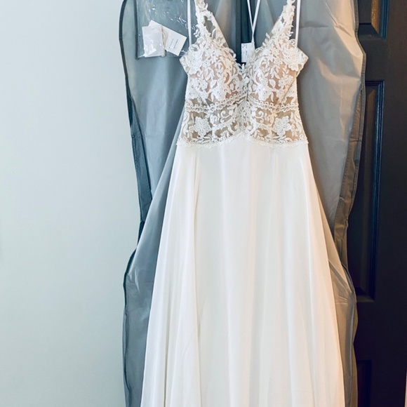 Wedding Gown - Picture 3 of 7